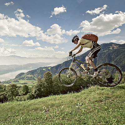 Der Naturtrail in Millstatt ist eines der besten Erlebnisse. Starte dein Abenteuer am Millstätter Hometrail Schwaigerschaft: Auf dem 6,6 km langen Trail absolvierst du 1.000 hm.