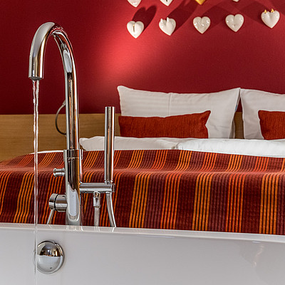 Entdecke die Romantik im Moserhof. Kennst du eigentlich schon unsere romantischen Zimmer im Moserhof? Mit viel Design und Stil haben wir jedes Boutique-Zimmer modern ausgestattet.